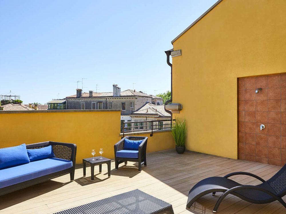 Hotel Indigo Venice Duplex Suite With Terrace Terrace BluePillows