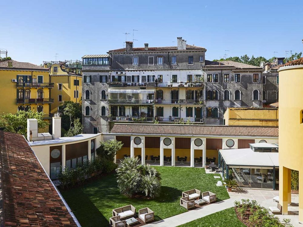 Hotel Indigo Venice Inner Garden Panoramic View
