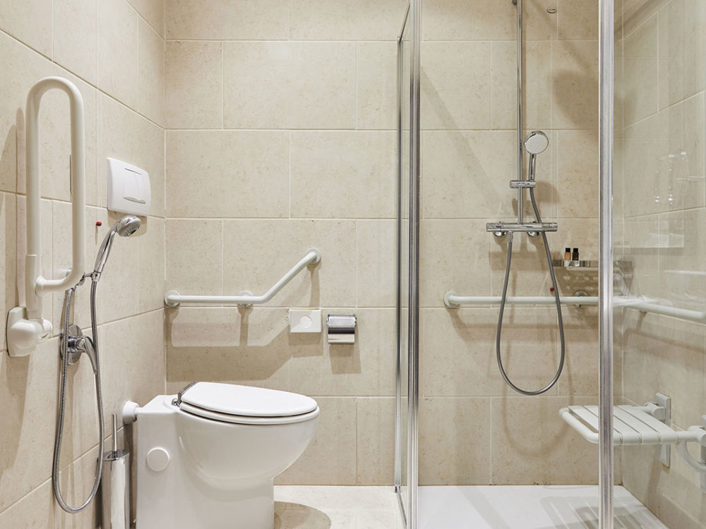 Hotel Indigo Venice Superior King Room Accessible Bathroom